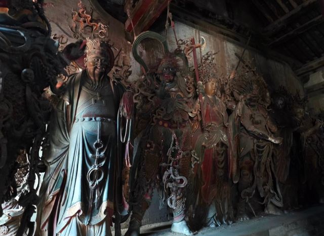 高鐵佛寺位於米山鎮米西村上西門街鐵佛寺巷內，是明清時期的建築。曾於金大定七年(1167年)歸安過鐵佛一尊，遂以此為寺名。