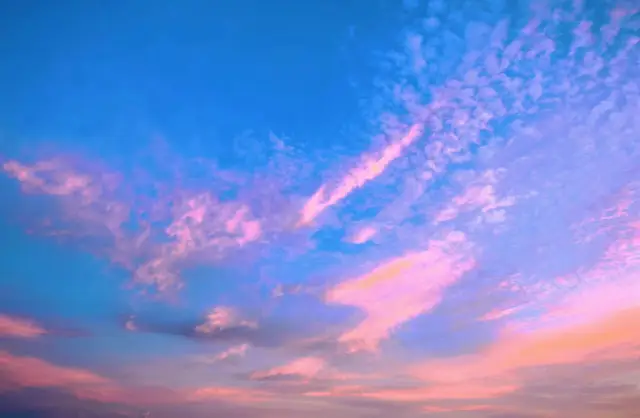 Haiyan is a beautiful place to watch the sunrise and sunset.
