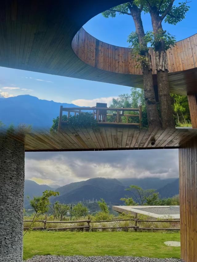 成都周邊|秋天到山林間邊賞景邊泡私湯！。