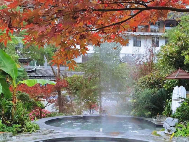 劍河溫泉城，秋日里紅葉滿園，美不勝收。