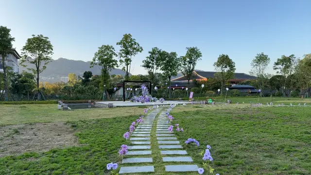 Renhuai Hot Spring Hotel | A one-stop natural and romantic experience.
