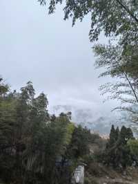 白岩山上白岩寺，立春時節春雨盛