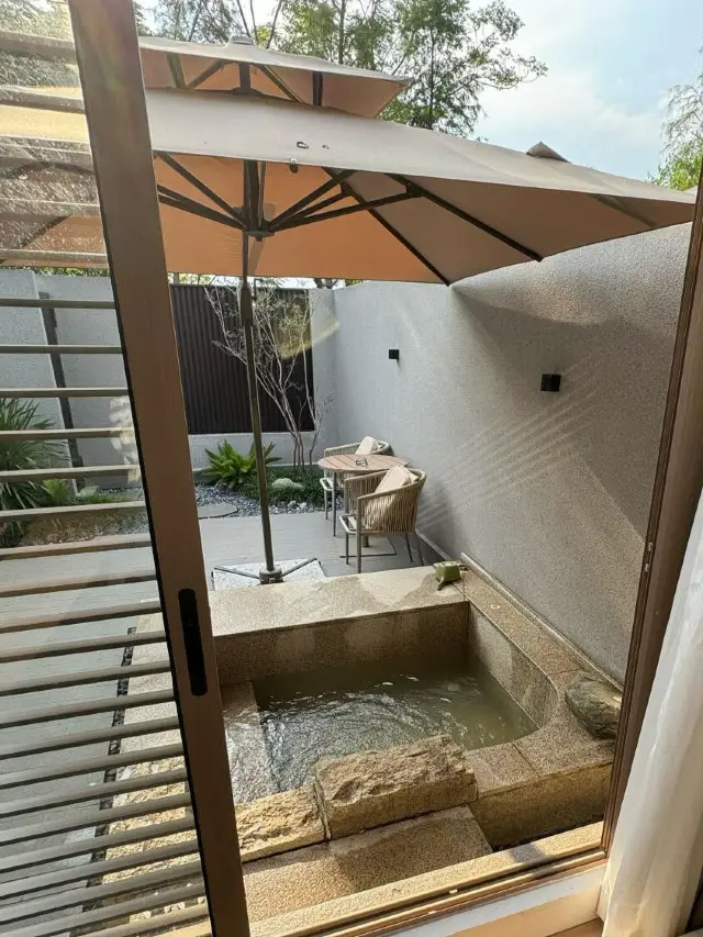 A hot spring B&B in Qingyuan with stunning sunset views