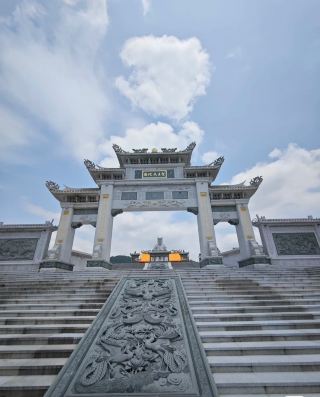 Shishan Fengshan welcomes overseas friends to visit