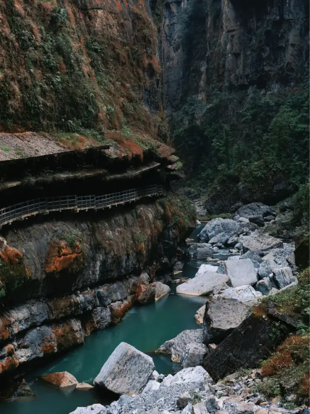 Enshi Tujia and Miao Autonomous Prefecture | See the landscapes from your textbooks.