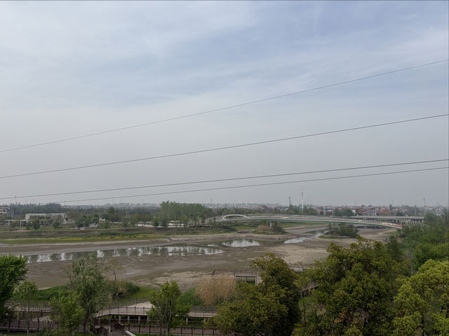 在洪湖知名的東林古寺打卡。