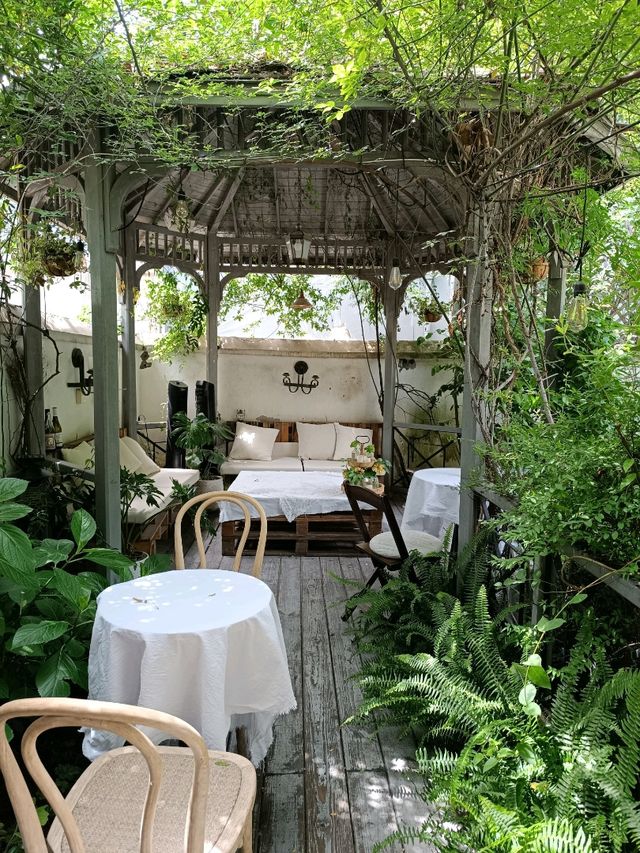 Hidden cafe in Shanghai 