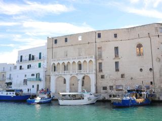 モノーポリのポルト・アンティコでの散策