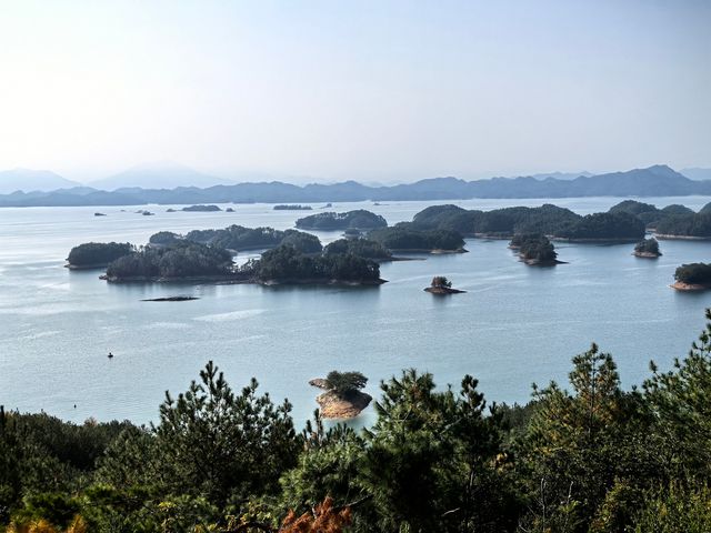 秋天來千島湖別有風味，水天一色美如畫！