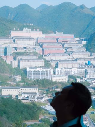 As if stepping into a private art exhibition filled with the rich aroma of Maotai, the top-tier Maotai hotel