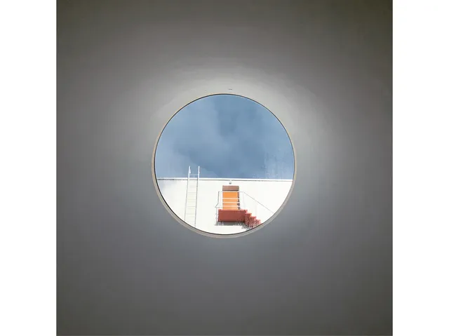 芬蘭這個美術館就像是廣場上平地冒出的泡泡