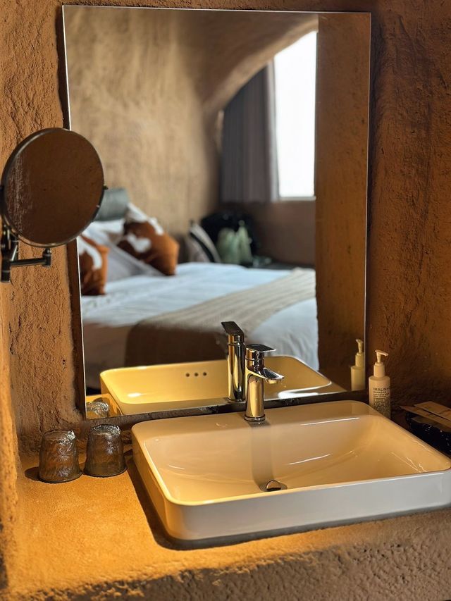 解放碑酒店天花板 體驗洞穴風江景浴缸! 解放碑酒店天花板 體驗洞穴風江景浴缸!