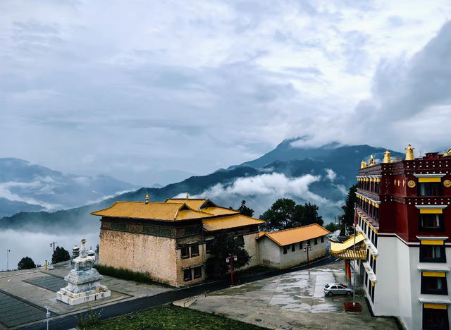 木里大寺:雪山下的金色信仰 木里大寺:雪山下的金色信仰