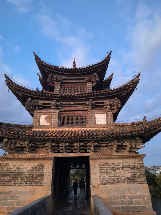 藍調時刻的雙龍橋