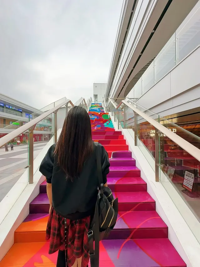 旺角薈彩繪階梯|一步踏入藝術浪潮裡 旺角薈彩繪階梯|一步踏入藝術浪潮裡