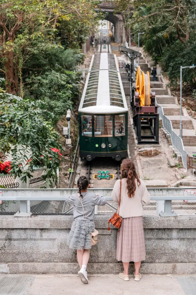 Midway Photo Guide for the Peak Tram, Hidden Spots with No Queues