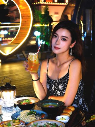 รสชาติของสเปนที่ซ่อนอยู่ท่ามกลางแสงไฟระยิบระยับ เมนูที่น่าประทับใจที่สุดคือเมนูที่มองเห็นวิวสวนหยู!