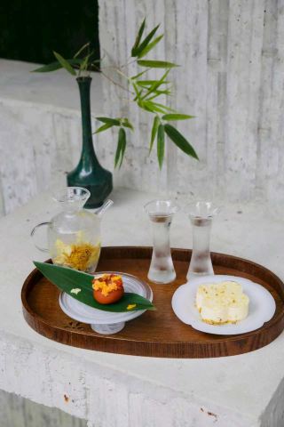 ในดินแดนสวรรค์อันงดงามแห่งนี้ จงเป็น "แขกมนุษย์" ท่ามกลางเทพธิดาแห่งดอกไม้ทั้งสิบสององค์