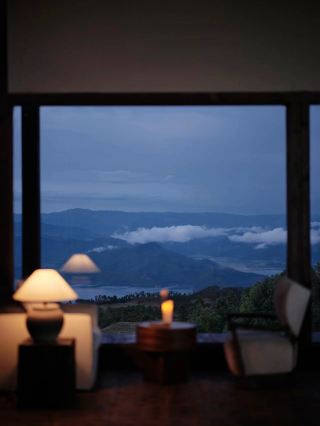 Lugu Lake | Gazing at Gemu Goddess Mountain from a mountaintop café