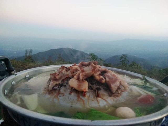 หมูกระทะ ณ ลานกางเต็นท์ม่อนสน (ดอยอ่างขาง)