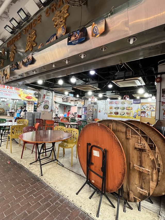 擁有香港平民夜總會之稱嘅廟街