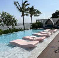 Kram Pattaya โรงแรมติดทะเล สระว่ายน้ำสวย