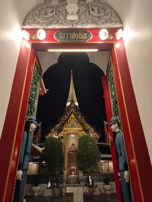 วัดราชบพิธยามค่ำ