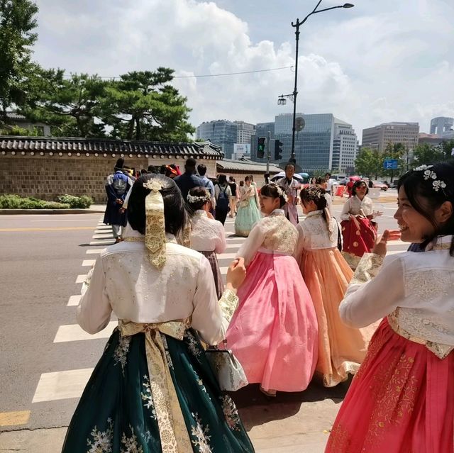 首爾景福宮，穿著韓服去拍照