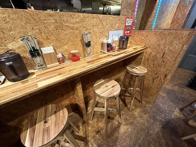 福岡・千早。真っ白な豚骨エスプーマらぁ麺て何？？『へらへらぁ麺 麺酒場千早店』
