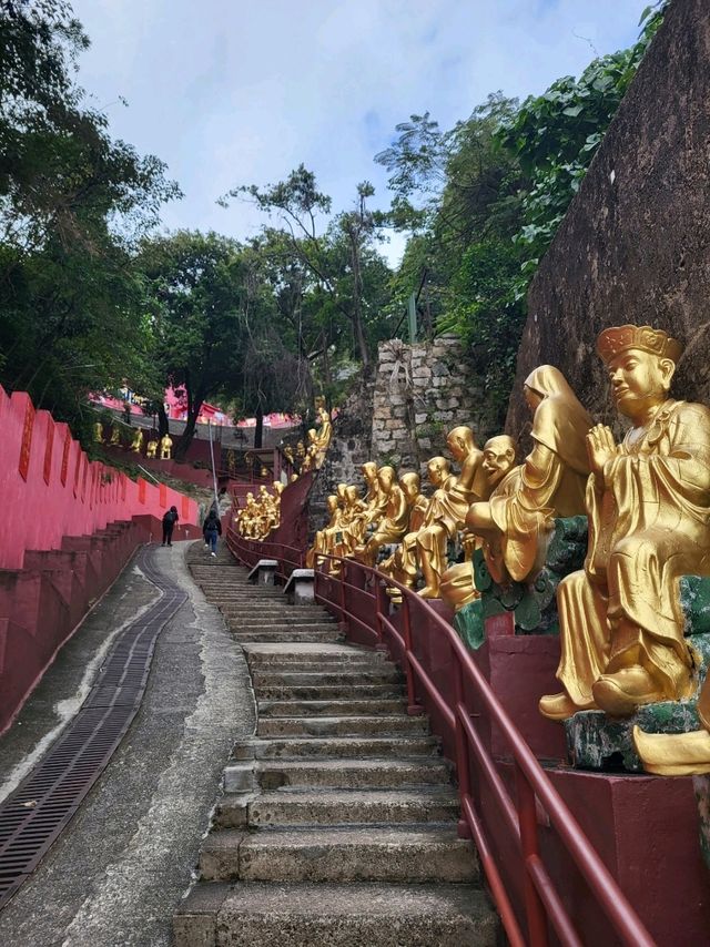 應該是全港最多佛像的寺院