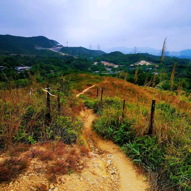 沿著邊境線行山