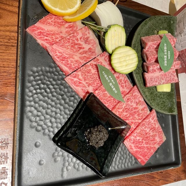 森森燒肉春日店，烤肉沙拉吧一次滿足😍