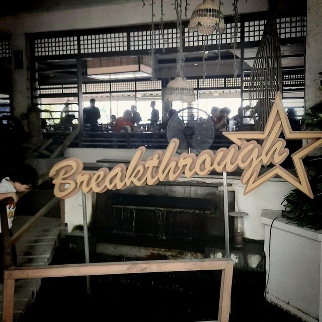 BREAKTHROUGH: SEASIDE DINING EXPERIENCE