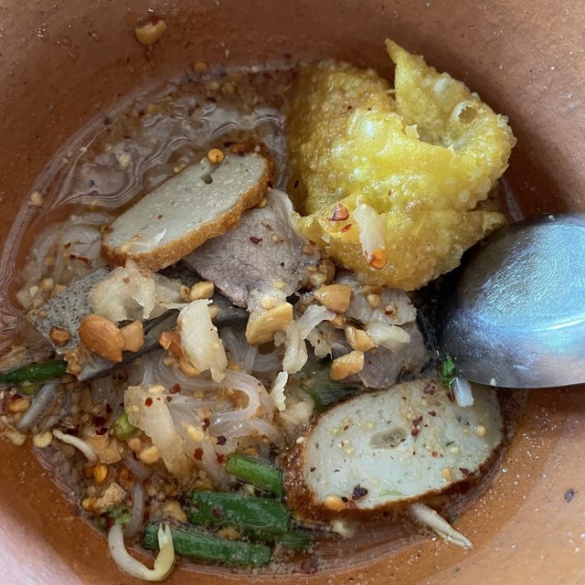 เจ้แหวว ก๋วยเตี๋ยวโบราณป่าโมก