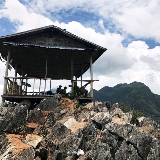 ยอดผาแดง จุดชมวิวสุดอันซีนแห่งเมืองหนองเขียว