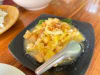 ร้านอาหารพื้นเมือง อร่อยริมบึง จ. พังงา