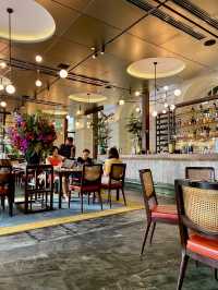 Exquisite local food by the Singapore River! 