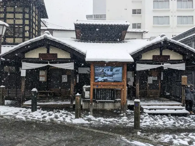 雪と一緒に楽しめる草津温泉