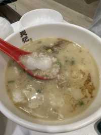 Super rich seafood soup broth!! 🐠🍜