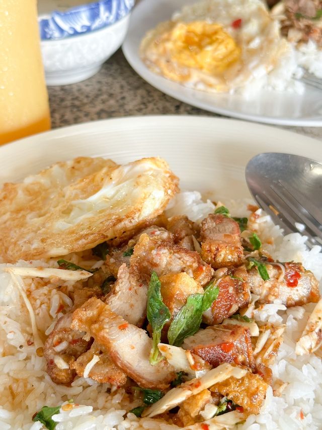 ร้านก๋วยเตี๋ยวเป็ด หน้าอนุบาลสองจันทบุรี ❤️