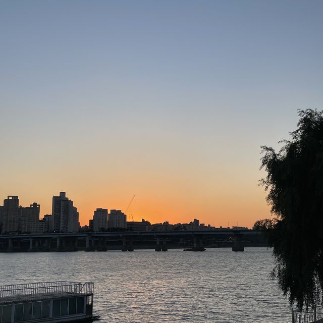 Catch sunset with me 🌅 