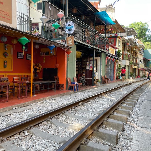 Birdsongs and Coffee on Train Street