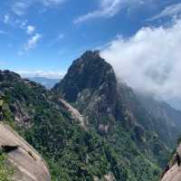 Exploring the Beauty of Huangshan