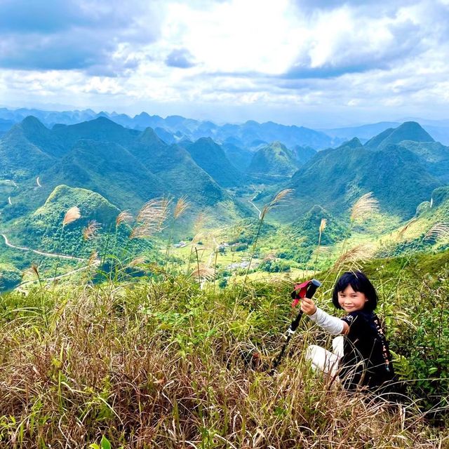 A Tranquil Haven: Jiulong Lake Huadu Hike