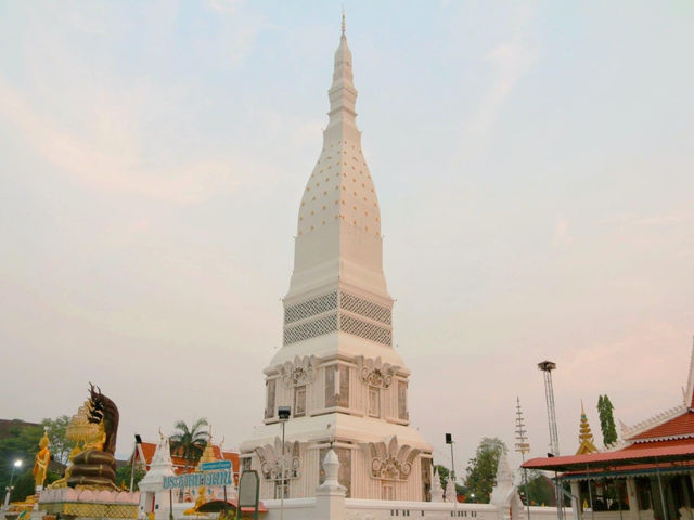 สักการะ พระธาตุท่าอุเทน พระธาตุประจำวันศุกร์
