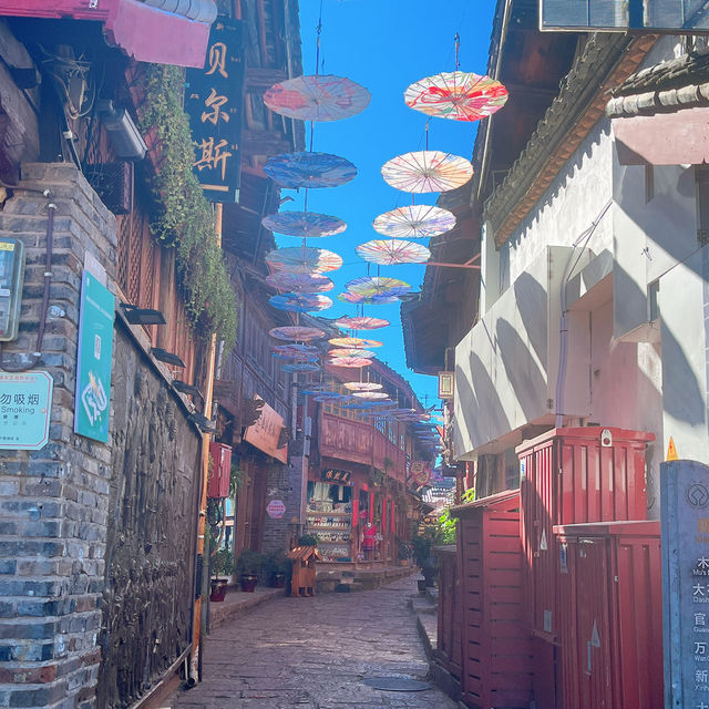 金燦燦的麗江古城