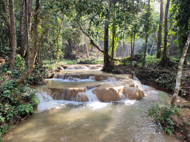 ชมน้ำตกหินปูนสุดงดงาม ในอำเภอเชียงดาว ⛰️