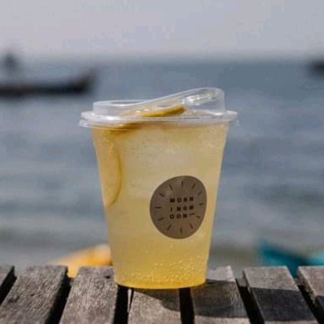 คาเฟ่สโลว์บาร์สุดชิล ริมชายหาดบางแสน