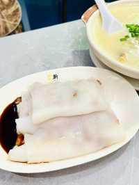 「新記食熱辣辣既生滾雞粥，必食之選」