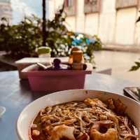 Kuching's Morning Delights: Kolomee and Laksa at KY Cafe